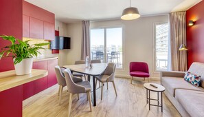 Appartement T3 | Living area | Flat-screen TV