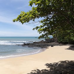 Pantai persendirian