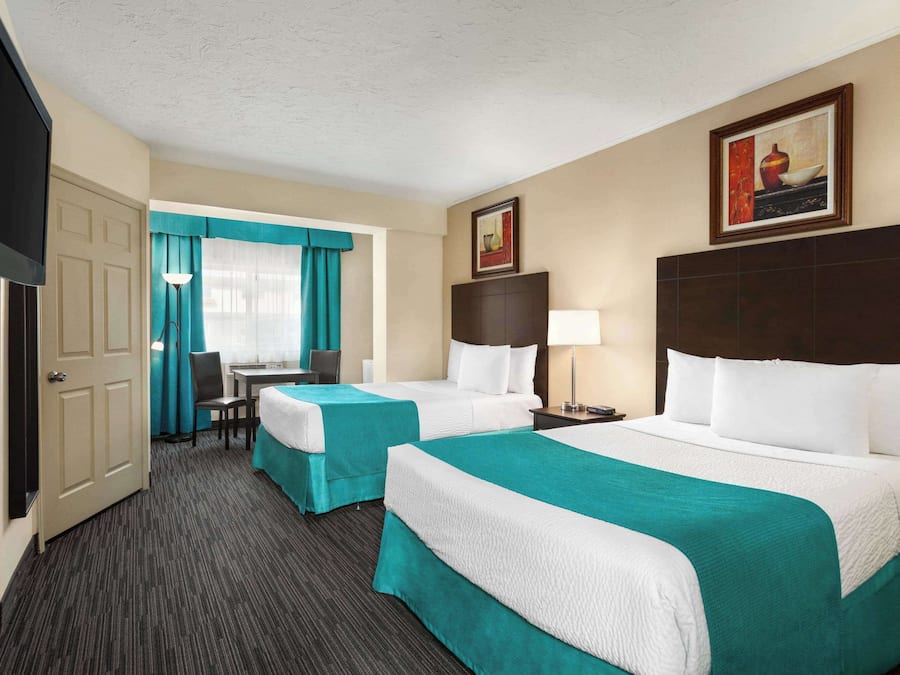 Quarto, 2 camas de casal, para não fumantes, geladeira | Escrivaninha, quartos à prova de som, ferros/tábuas de passar roupa