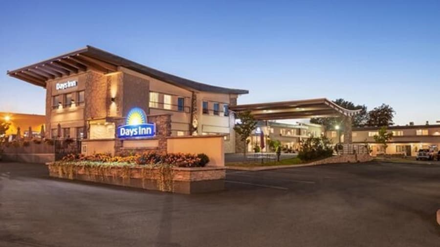 Days Inn by Wyndham Montreal East
