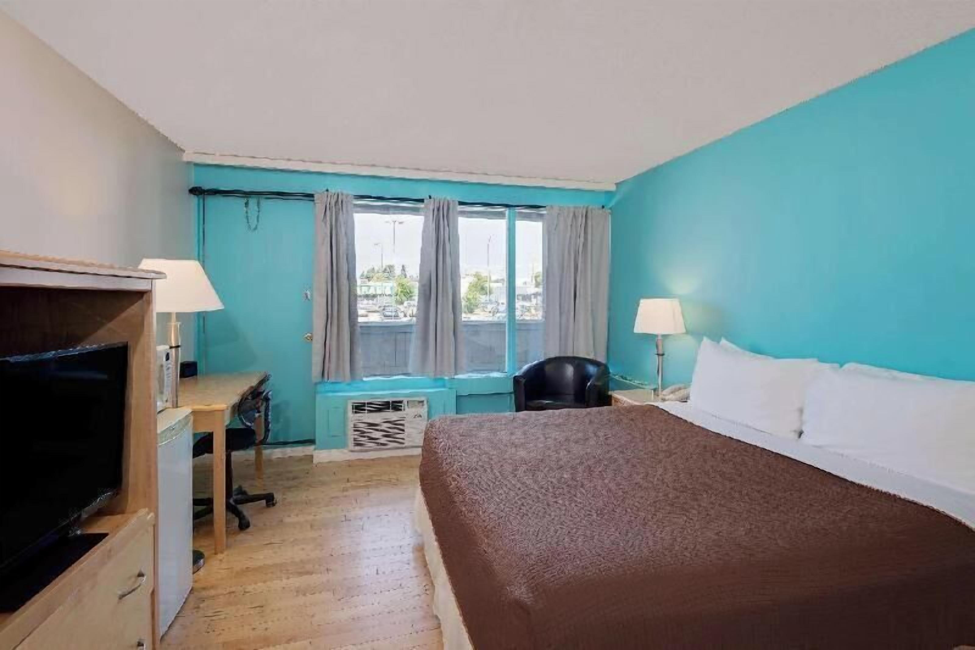書桌、熨斗/熨衫板、摺床/加床 (收費)、免費 Wi-Fi