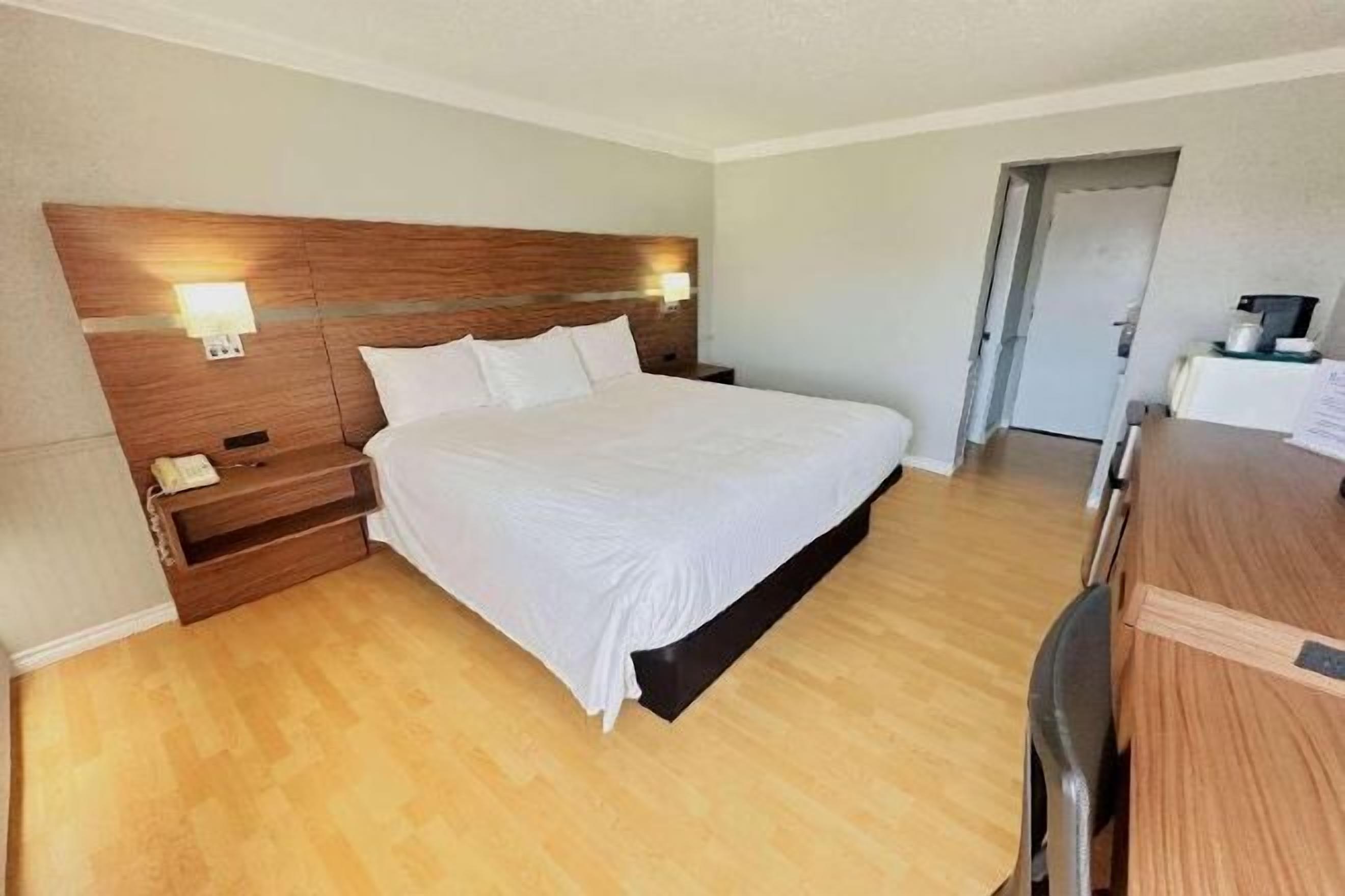 Desk, iron/ironing board, rollaway beds, free WiFi