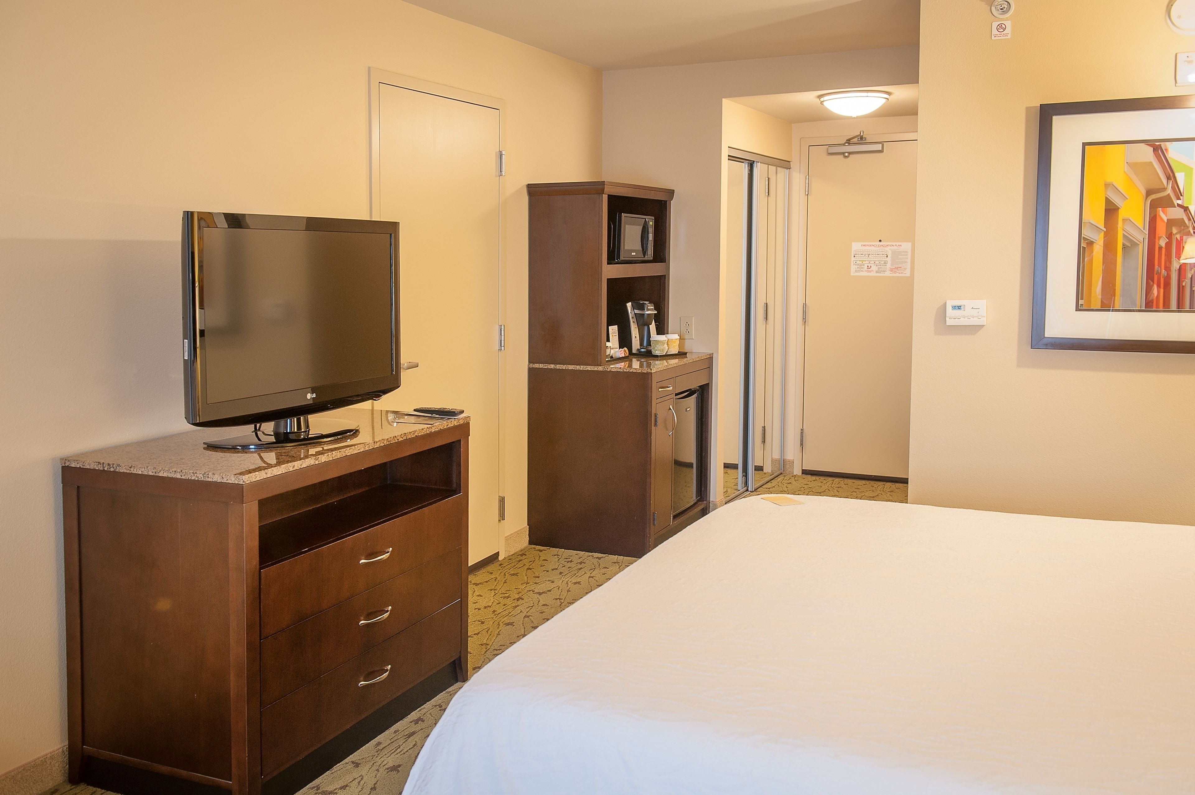 king bed evolution room | hypo-allergenic bedding, minibar, desk, blackout curtains