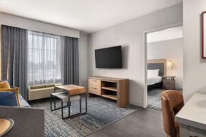 Suite, Accessible, Bathtub (Mobility/Hearing) | Private kitchen | Full-size fridge, microwave, stovetop, dishwasher