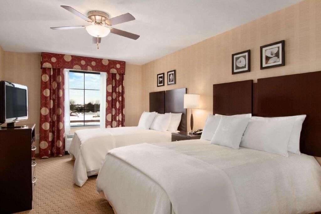 Premium bedding, in-room safe, laptop workspace, blackout drapes