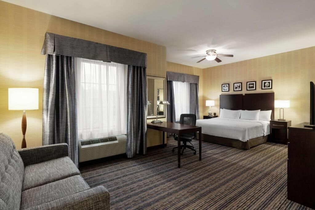 Premium bedding, in-room safe, laptop workspace, blackout drapes