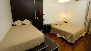 Desk, iron/ironing board (on request), WiFi (free), bed sheets - Albertina Hotel (San Juan)