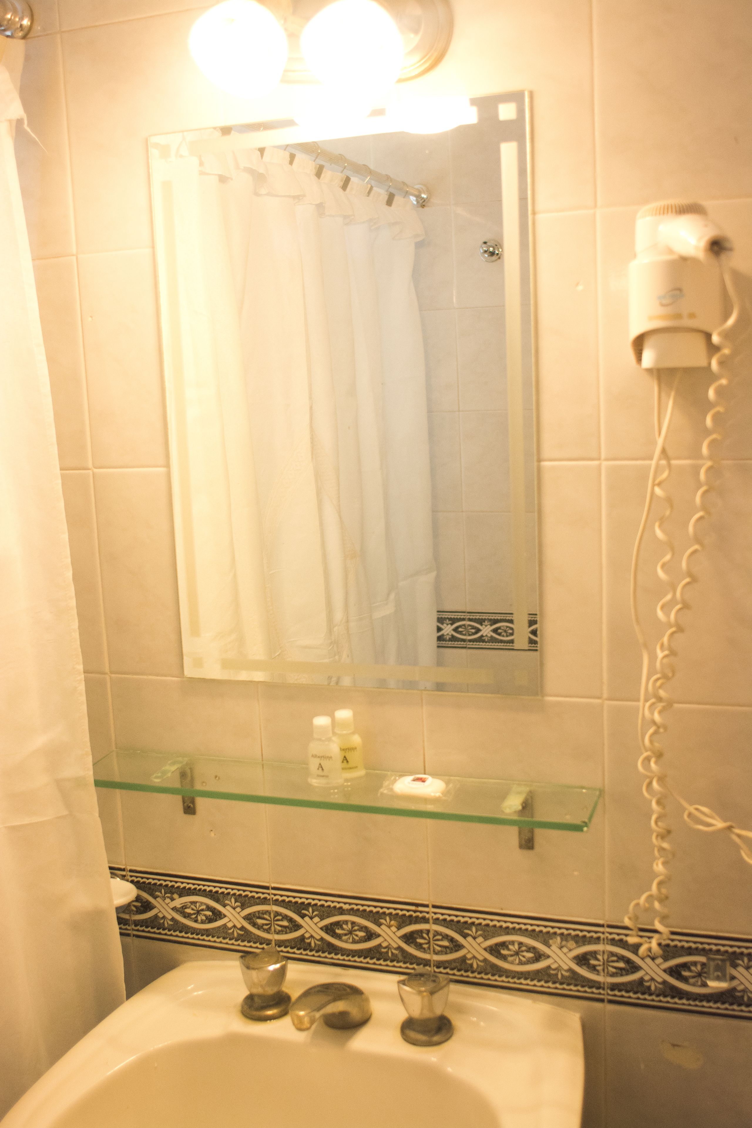Bathroom sink