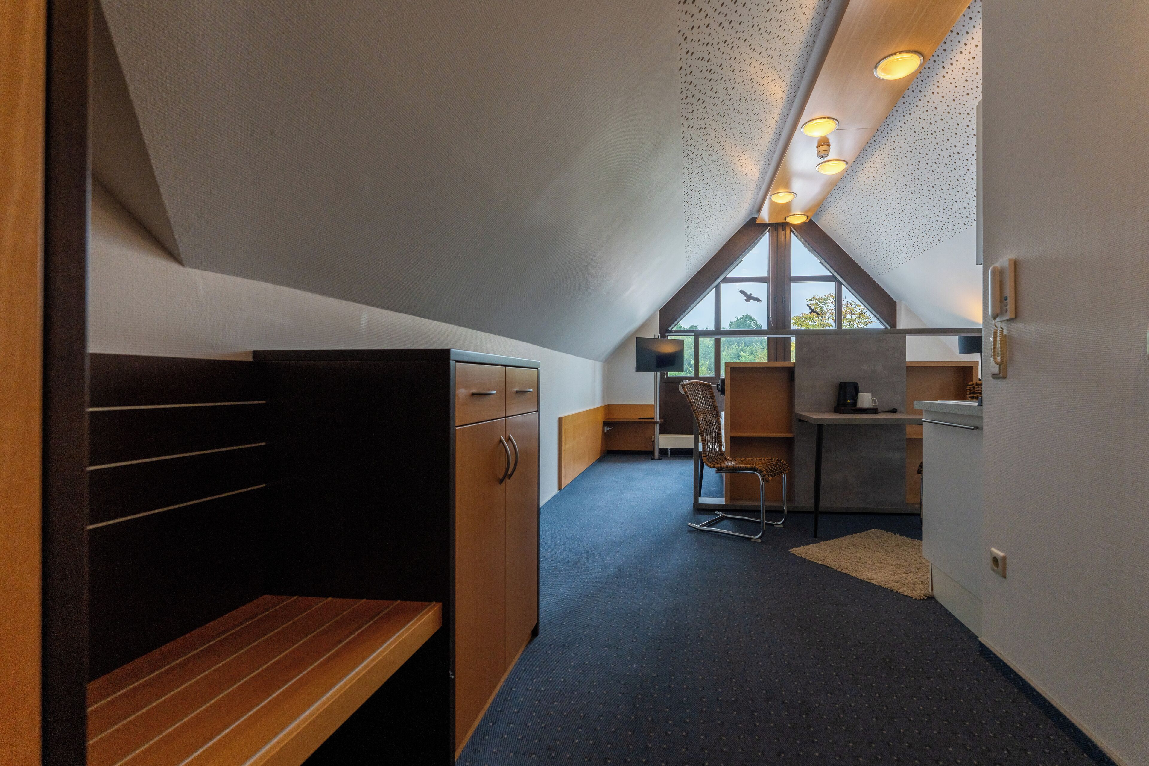 deluxe double room | 1 bedroom, minibar, in-room safe, desk