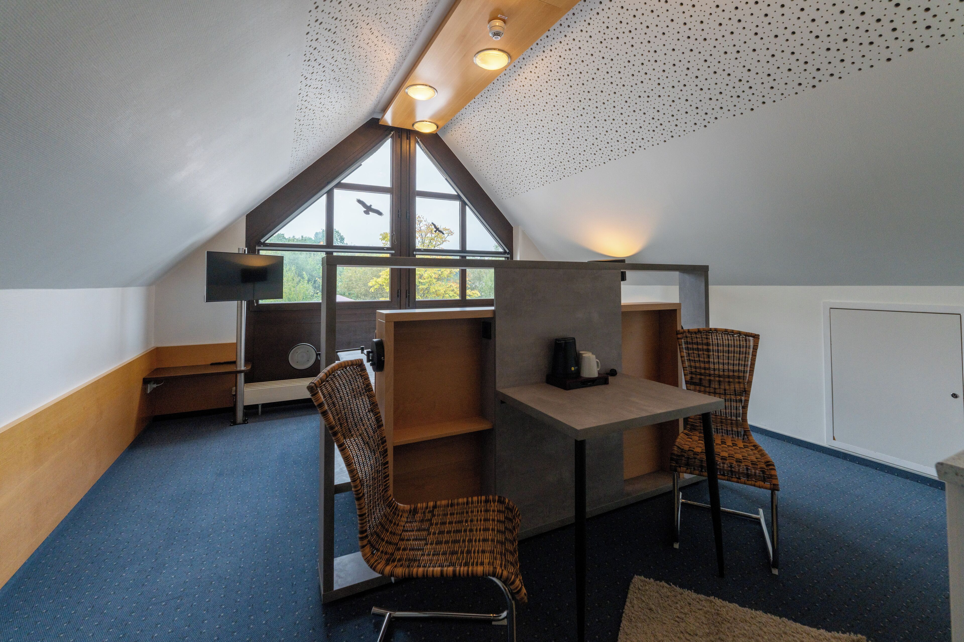 deluxe double room | 1 bedroom, minibar, in-room safe, desk