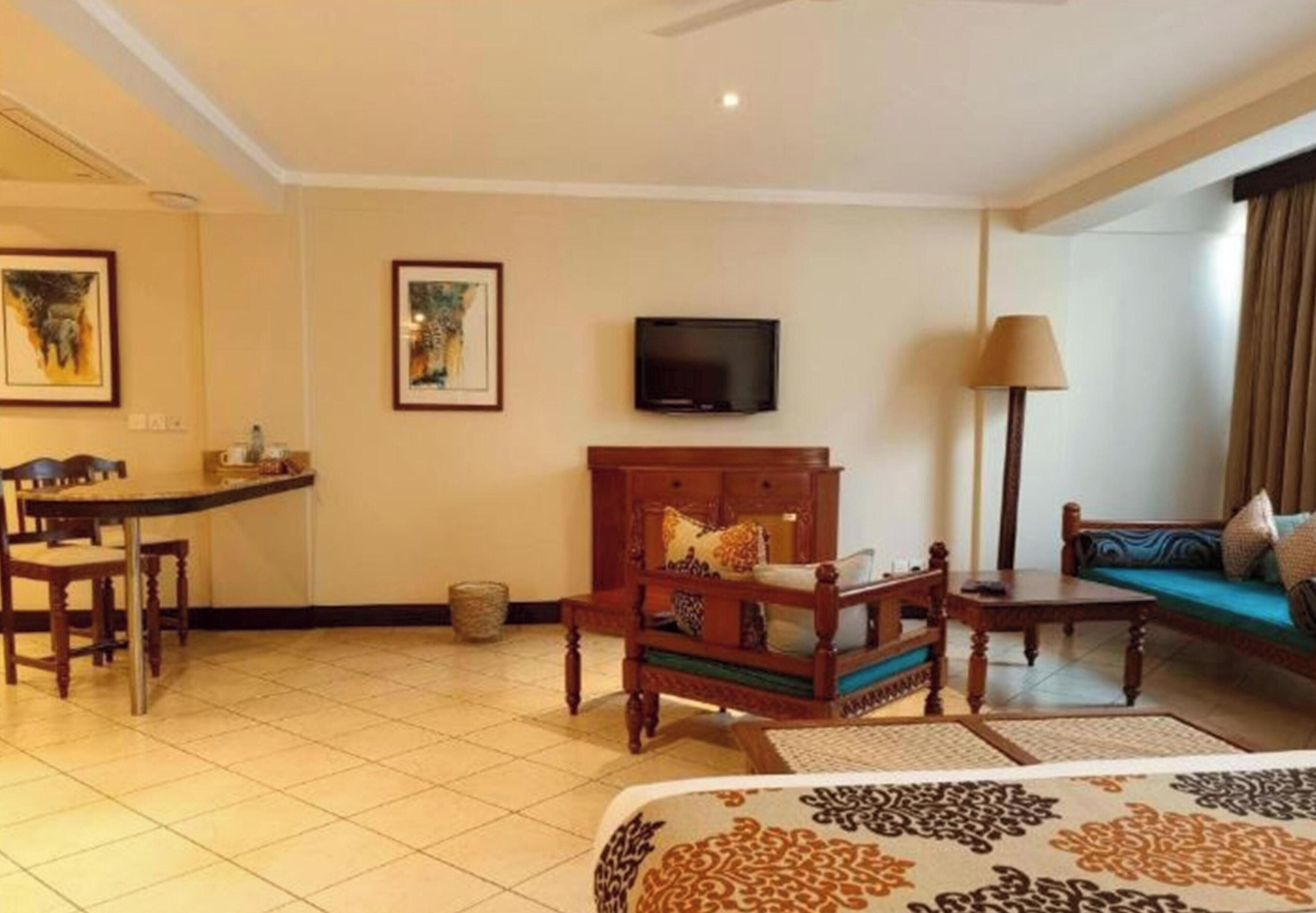 Junior Suite, 1 Double Bed | Premium bedding, minibar, in-room safe, individually furnished