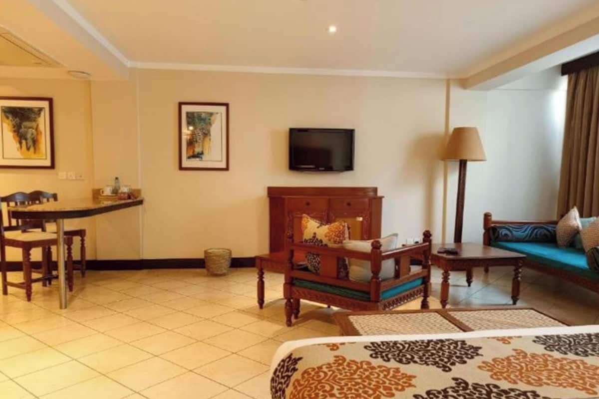 Junior Suite, 1 Double Bed | Premium bedding, minibar, in-room safe, individually furnished