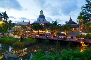 供应早餐、午餐和晚餐，海景