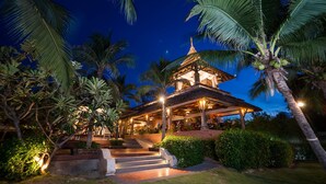 A well-lit resort with a central pavilion, surrounded by palm trees and a clear night sky. - Royal Muang Samui Villas (Koh Samui)