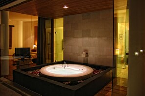 Villa, 2 chambres (Arya) | Baignoire à jets