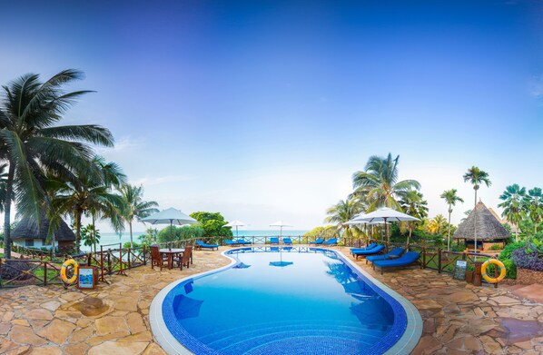 Outdoor pool, pool umbrellas, sun loungers