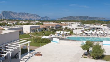 AuĂenpool, Sonnenschirme, LiegestĂŒhle
