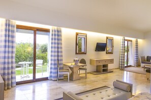 Junior Suite | Blackout curtains, soundproofing, bed sheets, wheelchair access - Resort Grande Baia (San Teodoro)