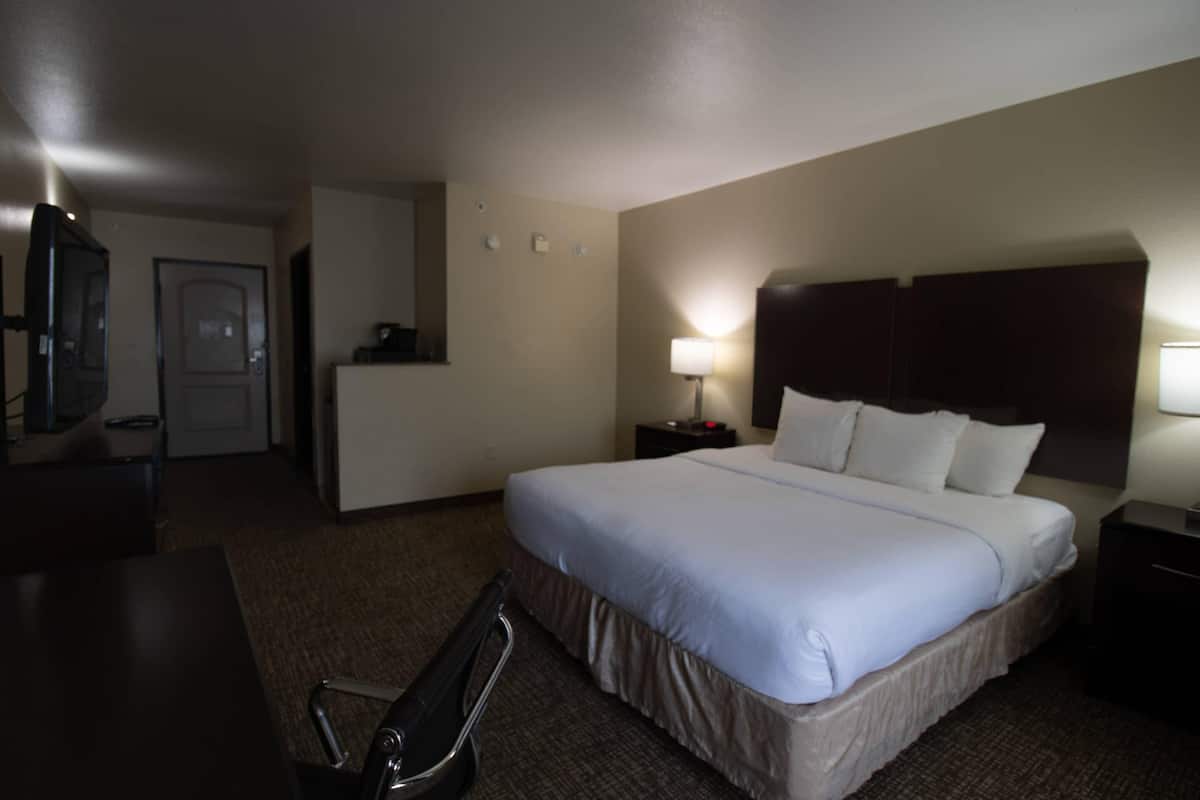 Nệm có lớp đệm bông, bàn, khu vực làm việc phù hợp cho laptop