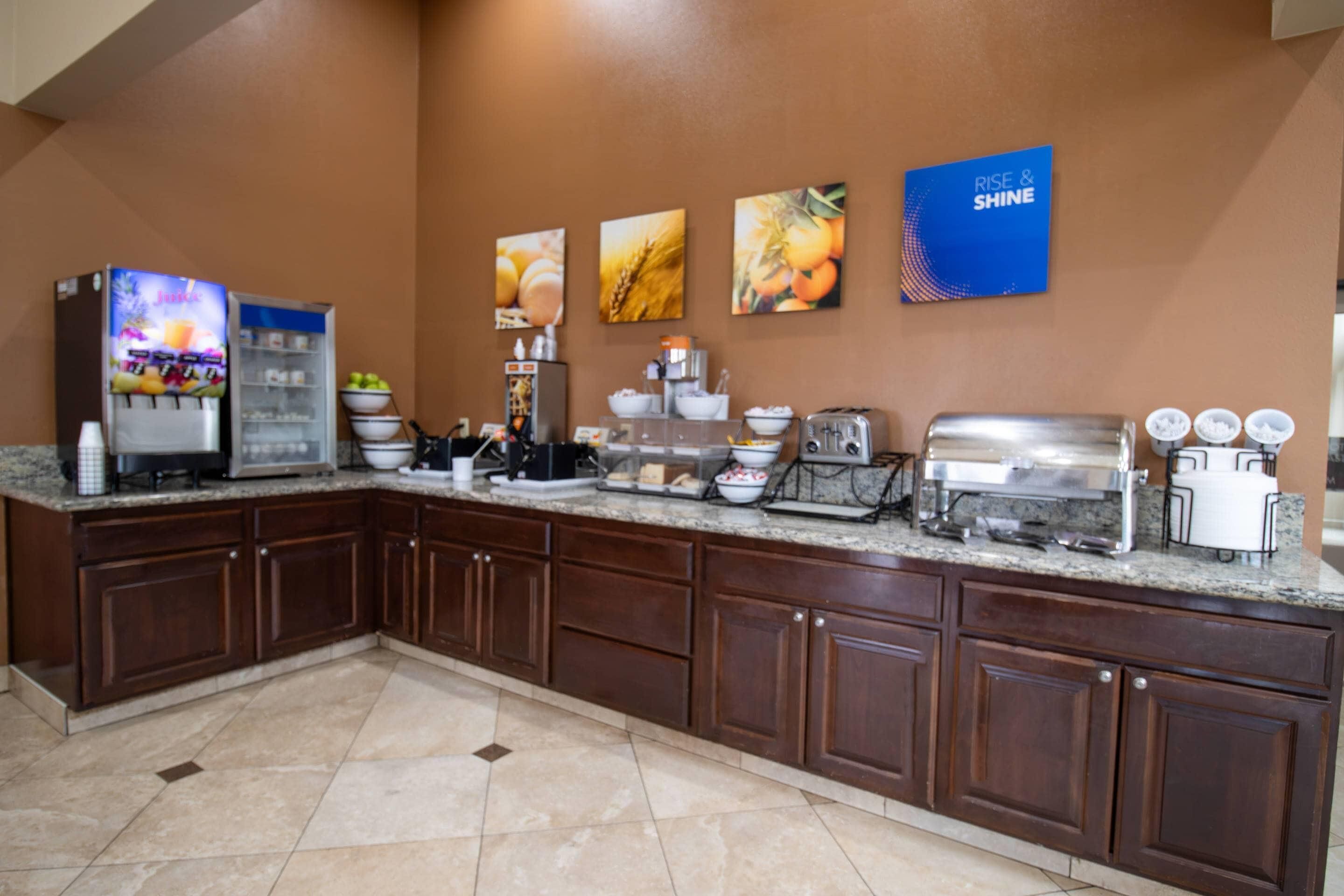 Desayuno completo gratuito y diario