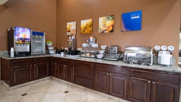 Desayuno completo gratuito y diario