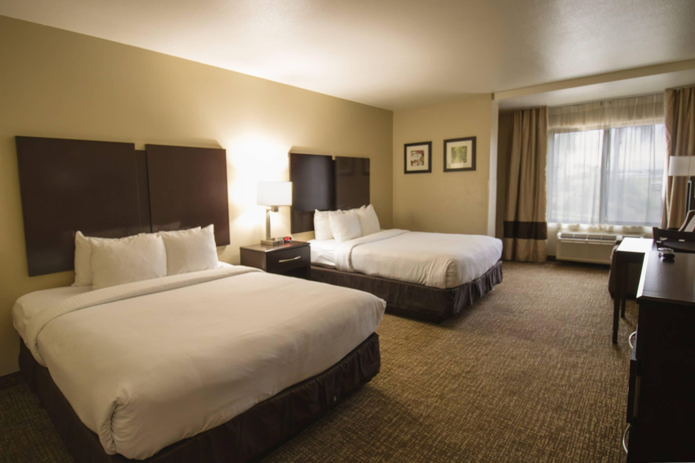 스탠다드룸, 퀸사이즈침대 2개, 금연 | 필로우탑 침대, 책상, 노트북 작업 공간, 암막 커튼