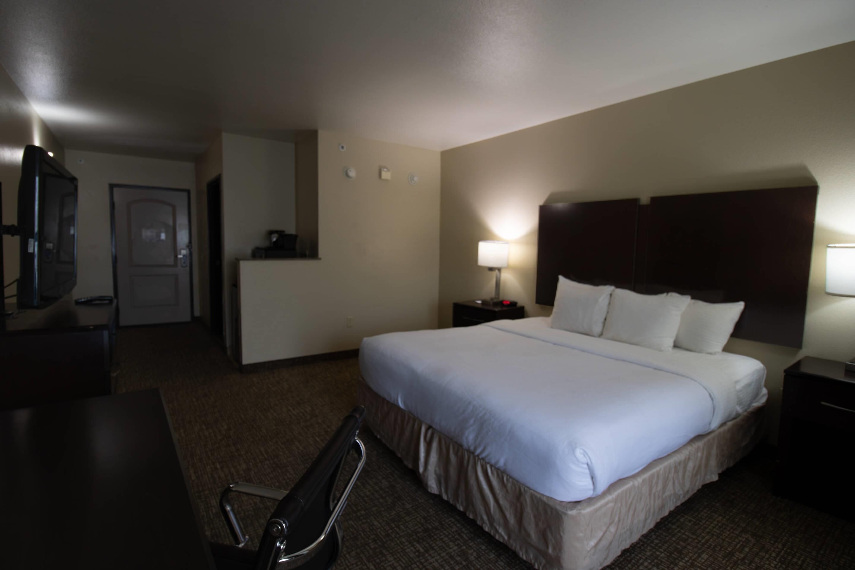 Pillowtop beds, desk, laptop workspace, blackout drapes