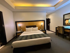Deluxe Room | 1 bedroom, premium bedding, minibar, in-room safe