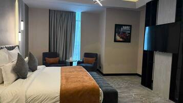 Royal Suite | Premium bedding, minibar, in-room safe, desk