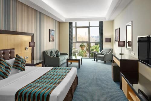 Premium bedding, minibar, in-room safe, desk