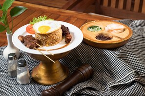 فطور كامل مجانًا يوميًا