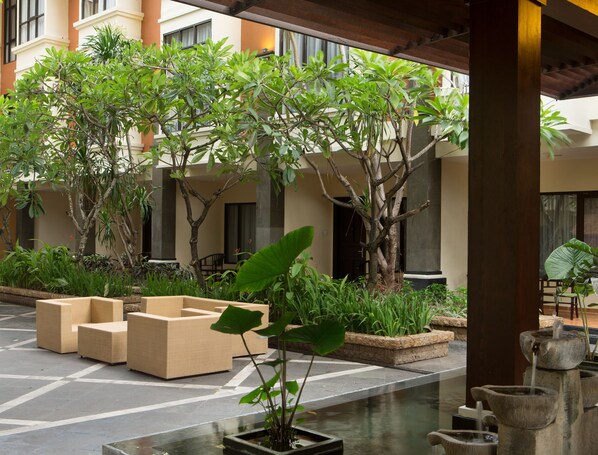 Courtyard - Best Western Resort Kuta (Kuta)