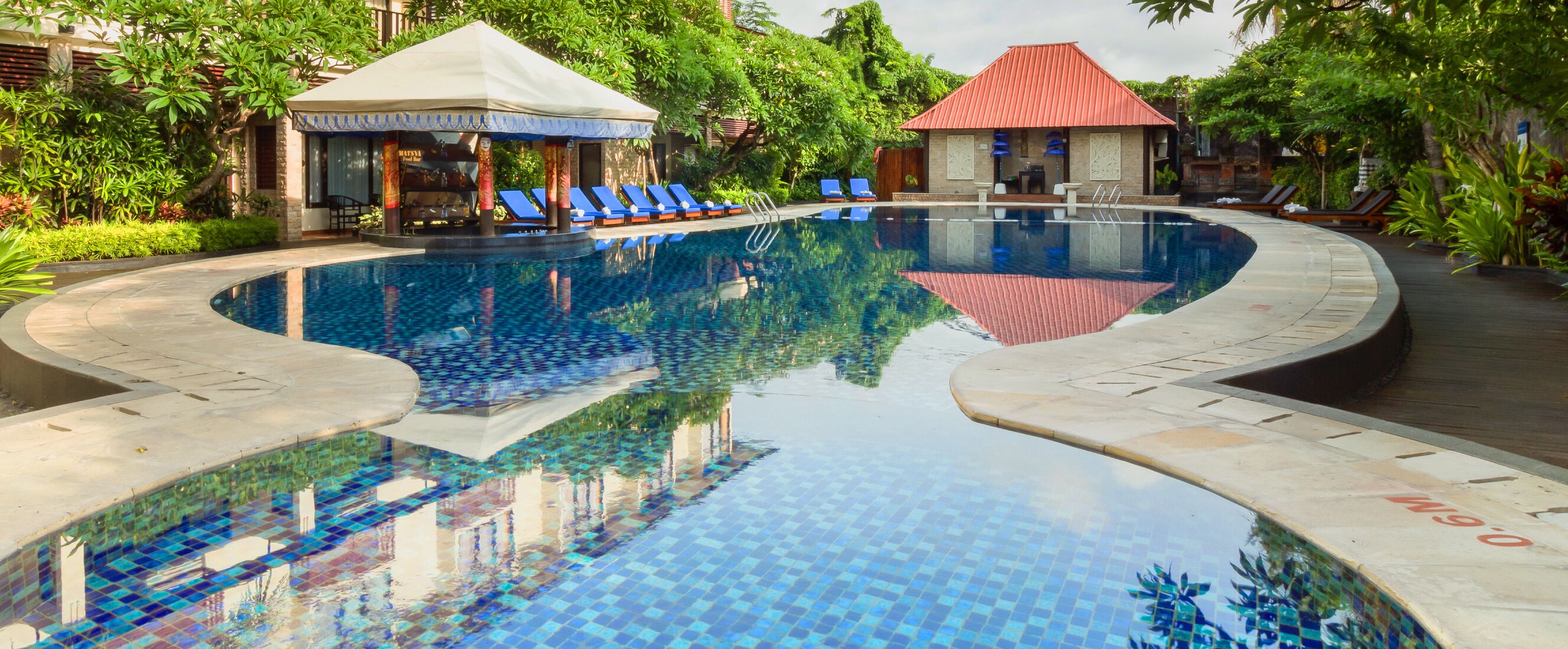 Outdoor pool, pool loungers