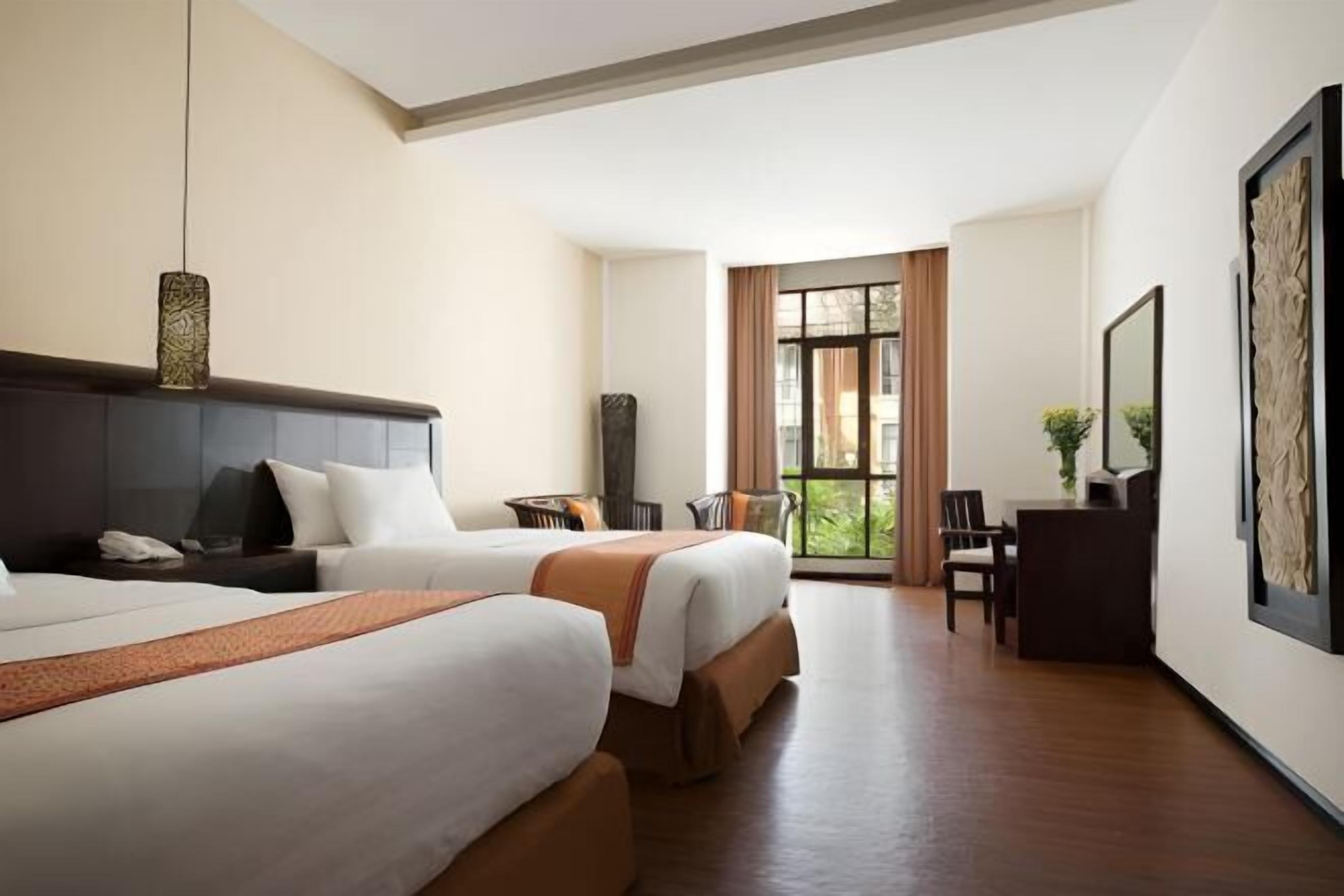 Minibar, in-room safe, desk, laptop workspace