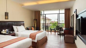 Minibar, in-room safe, desk, laptop workspace