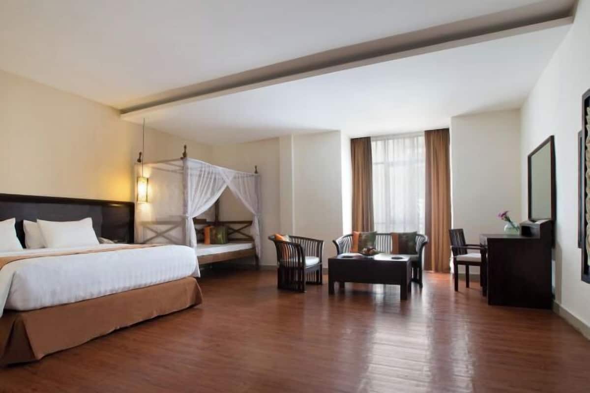 Minibaari, tallelokero huoneessa, työpöytä