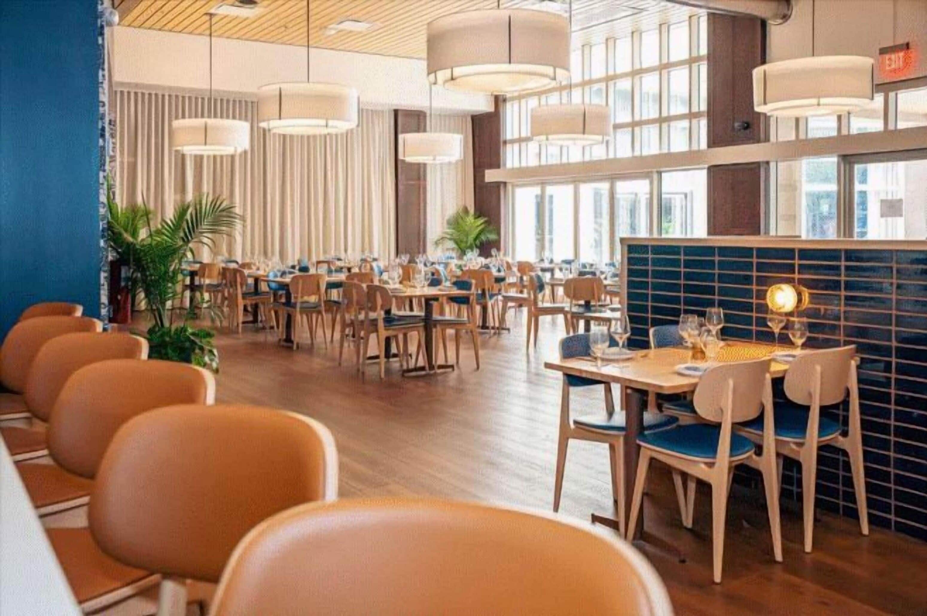 3 間餐廳，供應早餐、晚餐和早午餐，壽司