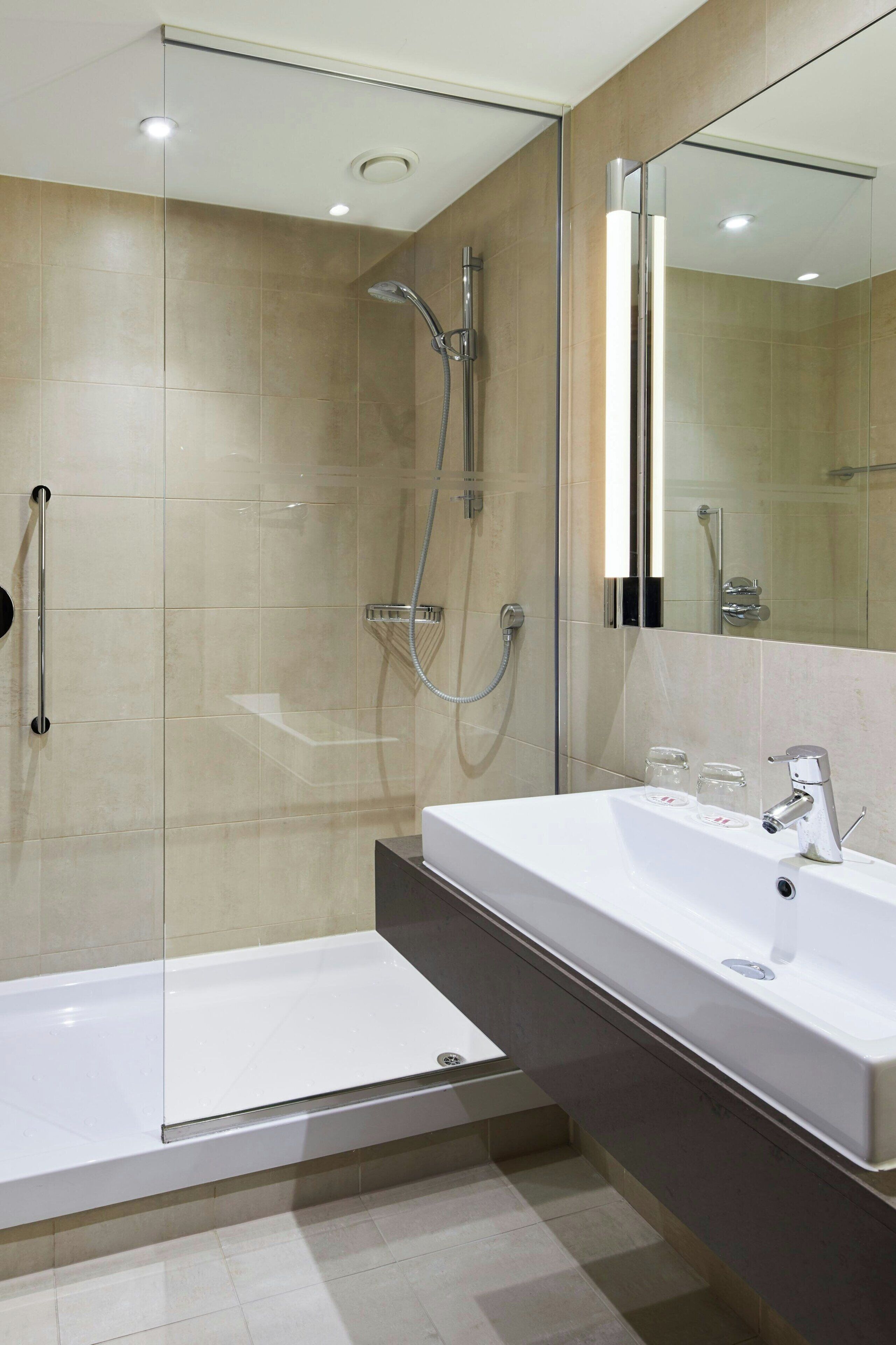 combined shower/bathtub, free toiletries, hair dryer, towels