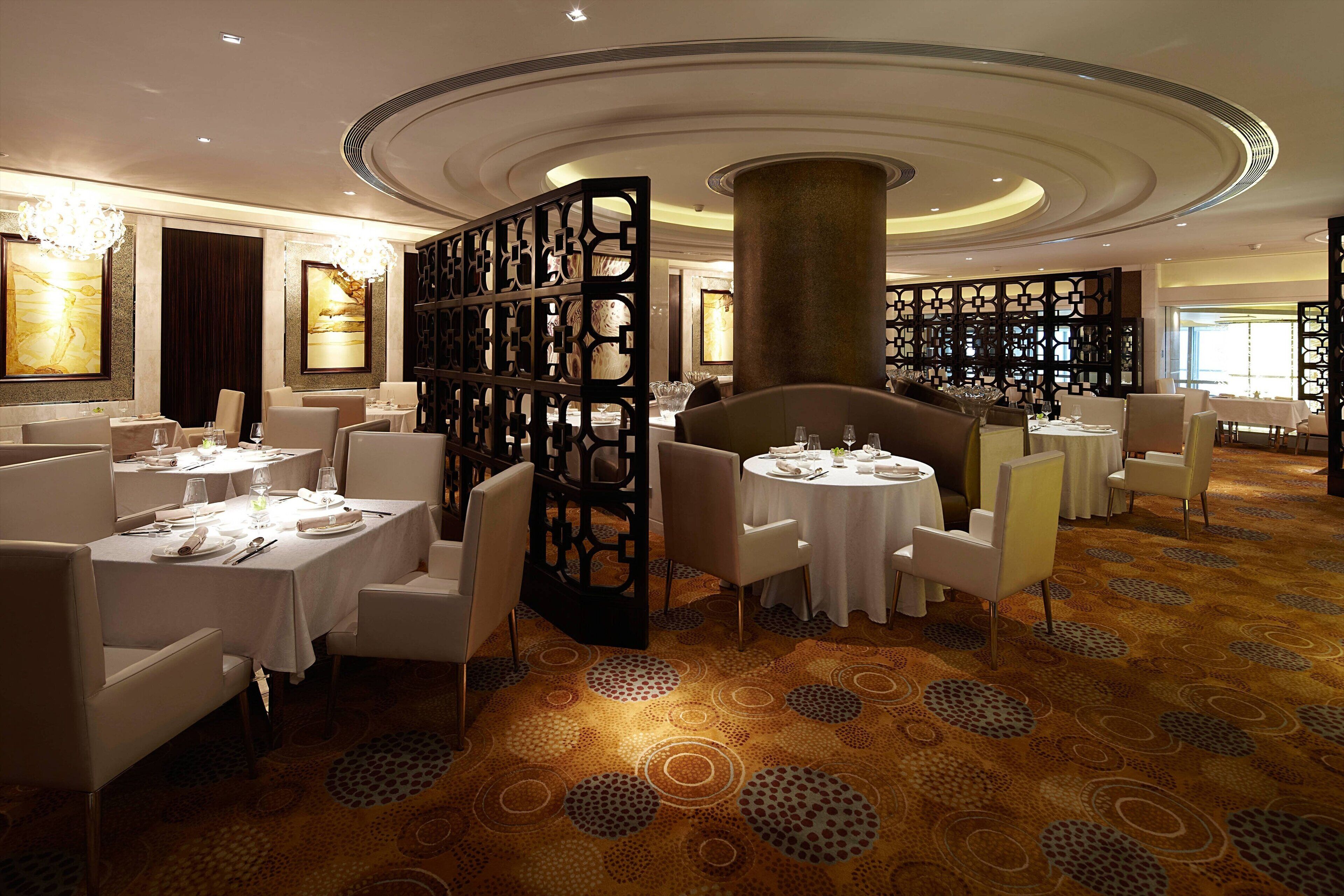 6 restaurants, breakfast served