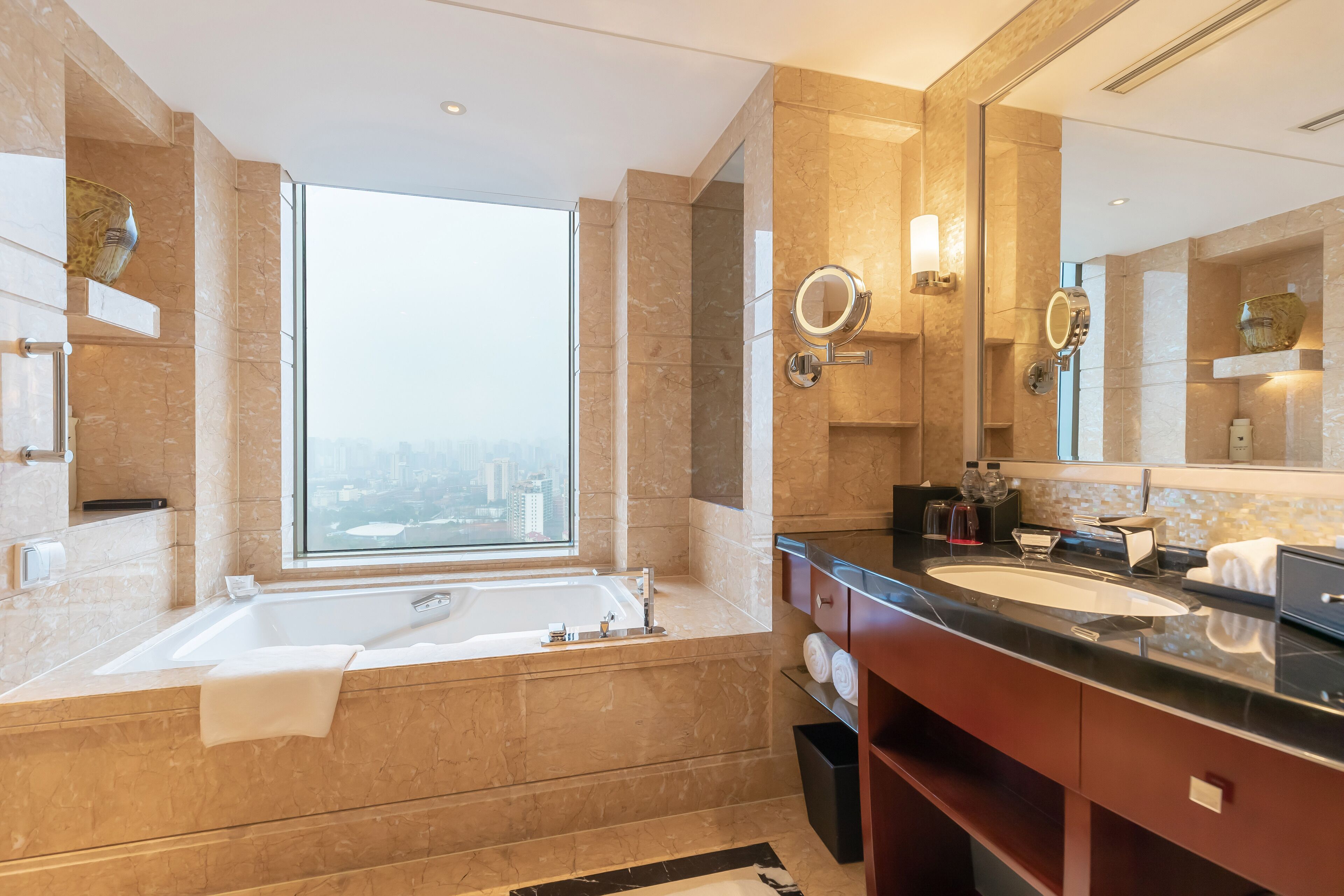 executive room, 1 king bed, park view | bathroom | separate bathtub and shower, deep-soaking bathtub, designer toiletries
