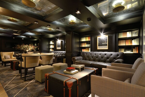 A library with leather sofas, bookshelves, and a classic design. - Brick Hotel - Small Luxury Hotels of the World (Mexico City)