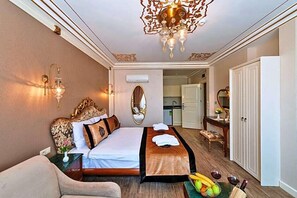 In-room safe, desk, soundproofing, iron/ironing board - FourSide Hotel & Suites Vienna (Vienna)