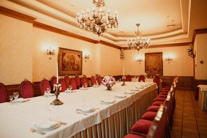 3 restaurantes; se sirven desayunos