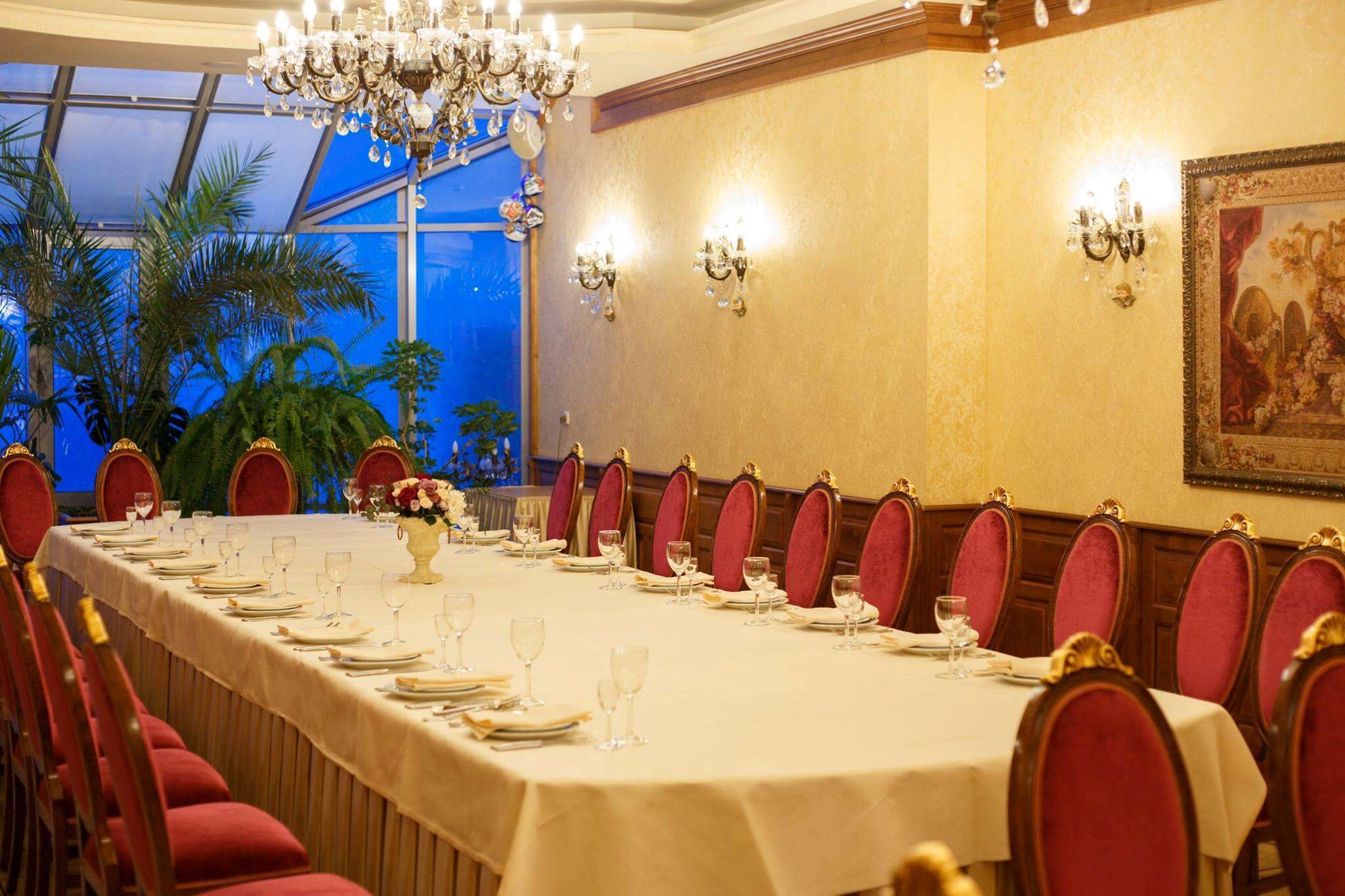 3 restaurantes; se sirven desayunos 