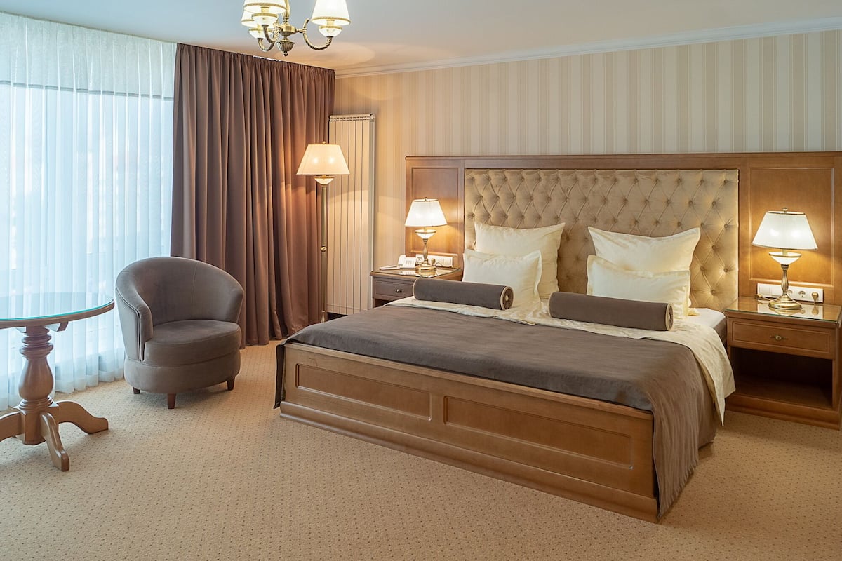 Suite | Minibar, in-room safe, soundproofing, cots/infant beds