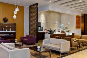 Lobby lounge - La Suite Dubai Hotel & Apartments  (Dubai)