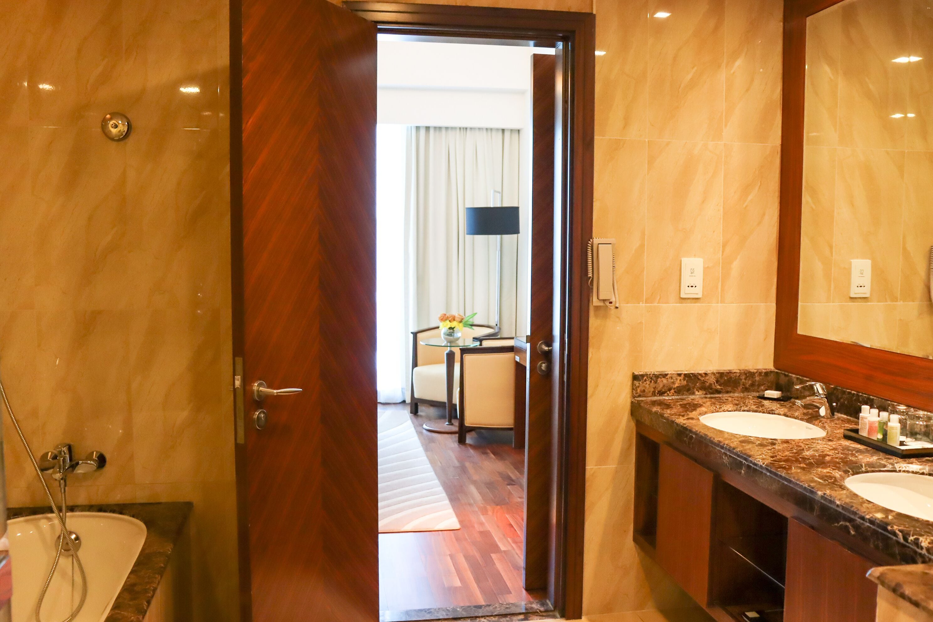 Photo - La Suite Dubai Hotel & Apartments