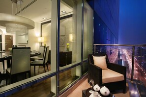 Deluxe Penthouse Three Bedrooms - Complimentary Transfer to Mall of the Emirates & Jumeirah Beach