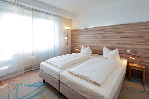 Doppia Business | Minibar, una scrivania, tende oscuranti, insonorizzazione