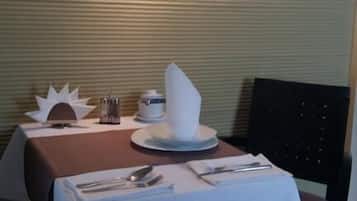 Daily buffet breakfast (UAH 150 per person)